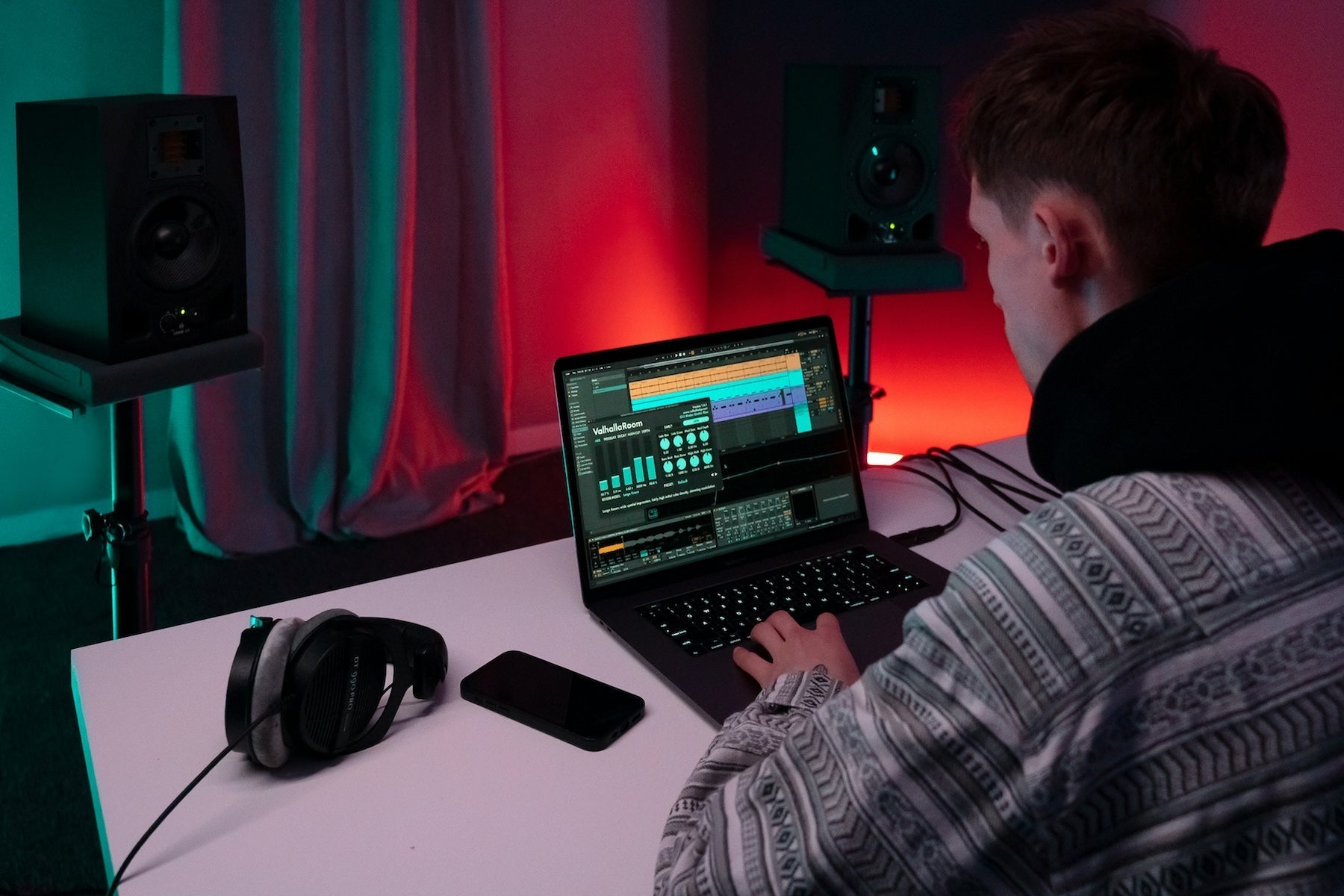 Layered kick, snare and hat samples aligned at the transient on a DAW timeline