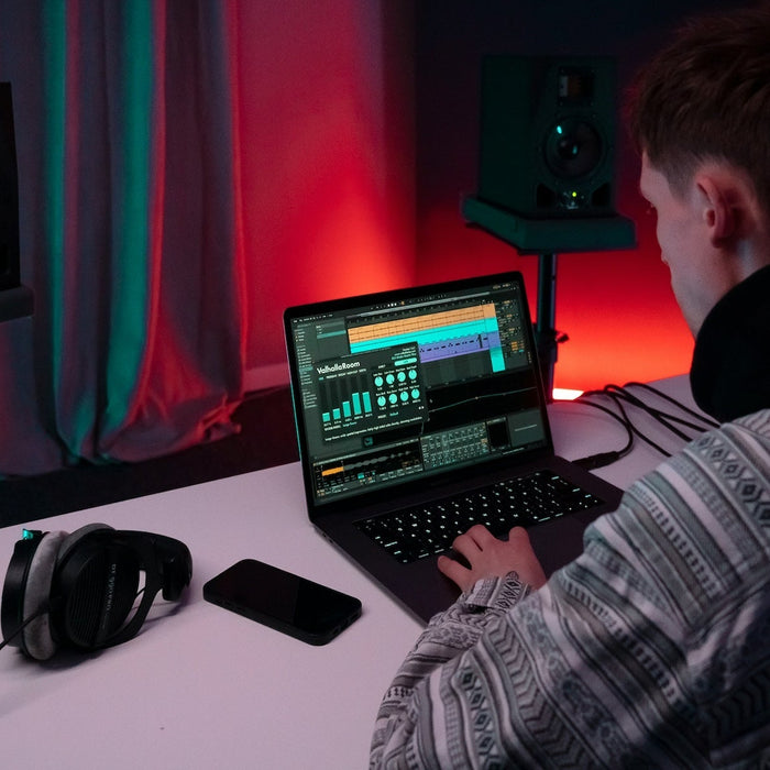 Layered kick, snare and hat samples aligned at the transient on a DAW timeline
