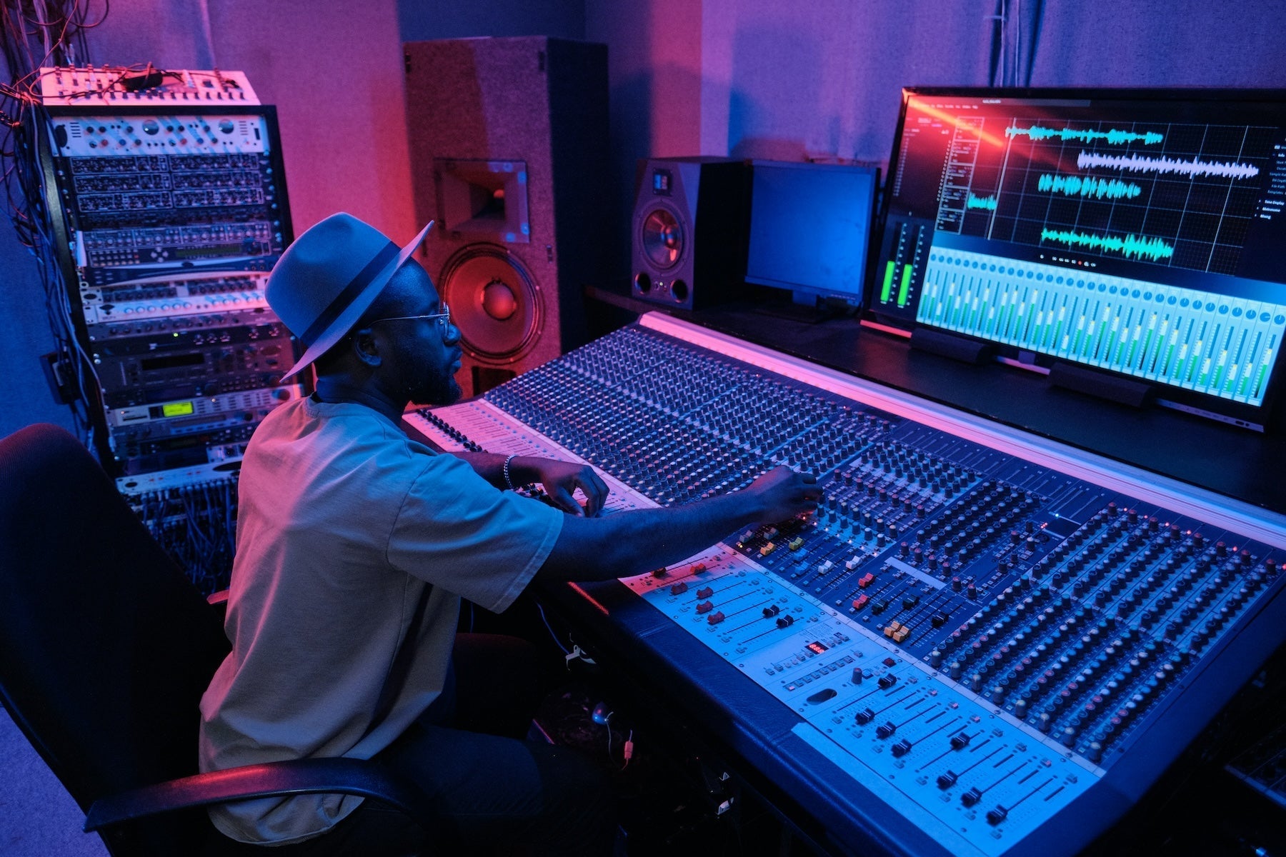 A producer chopping a drum break waveform at their workstation