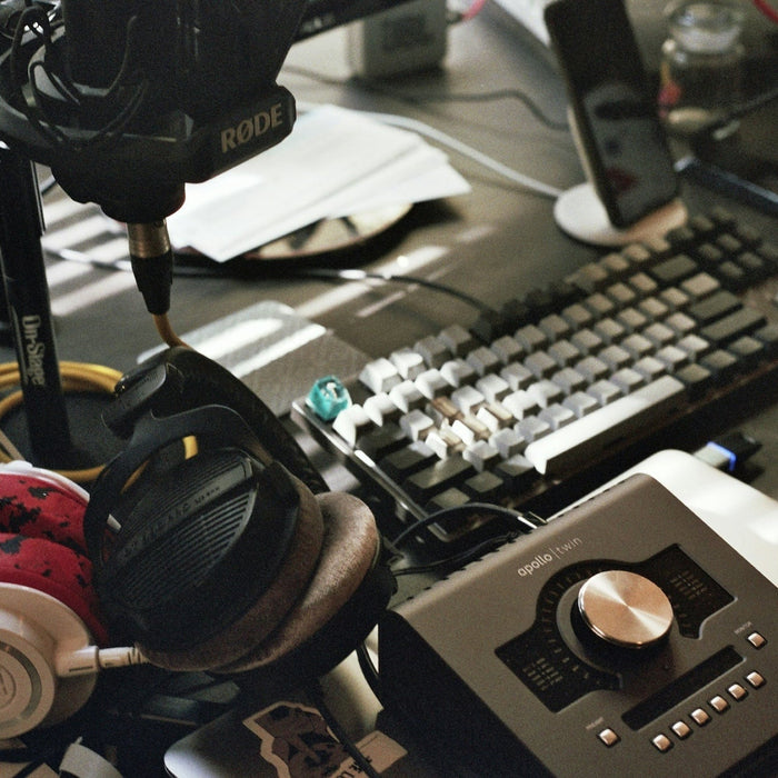 Producer printing a synth patch to an audio track in their DAW for resampling